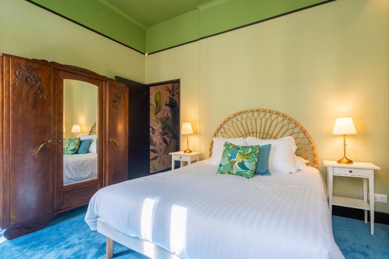 Deluxe Double Room image 4
