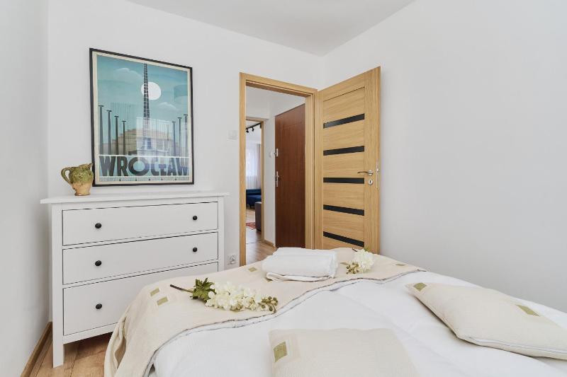 Wrocław City Centre & Main Square Apartment by Noclegi Renters - image 9