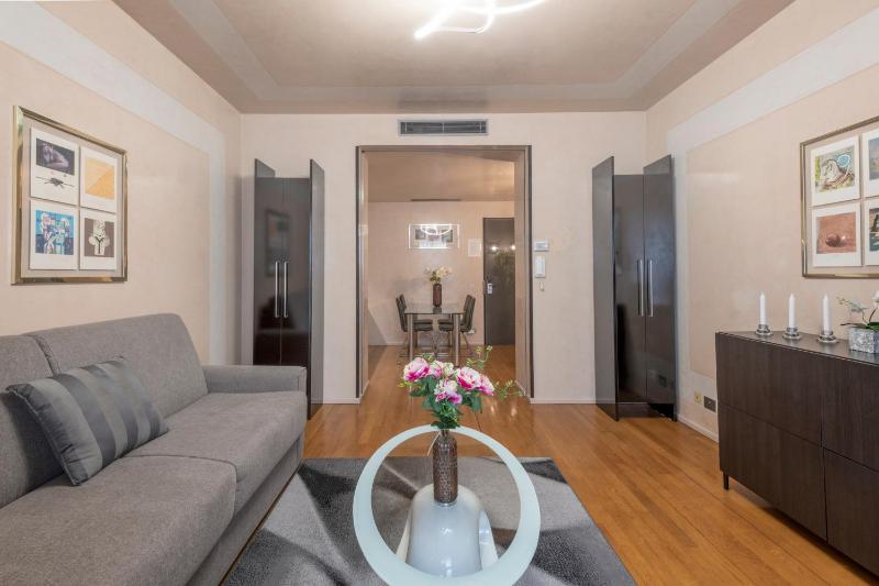 One-Bedroom Apartment (5 Adults) - Via Romagnosi 4 image 4