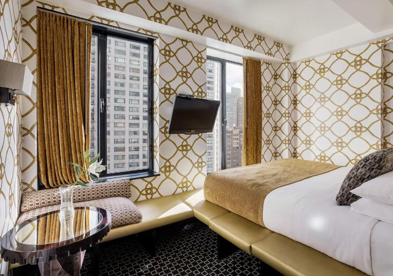 Standard King Room image 4