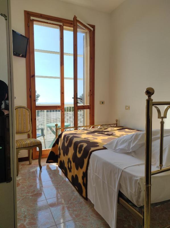 Single Room image 1