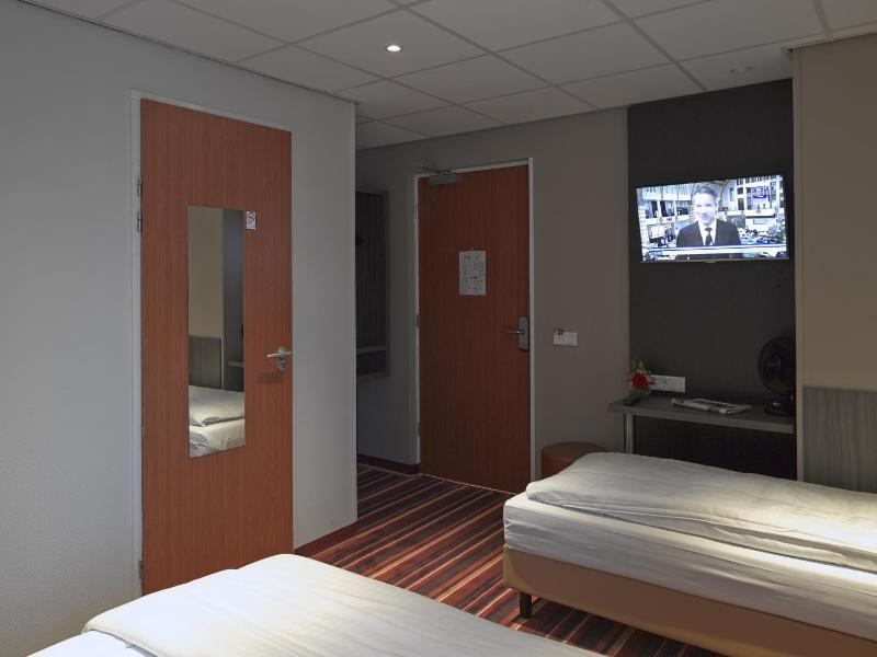 Standard Triple Room image 1
