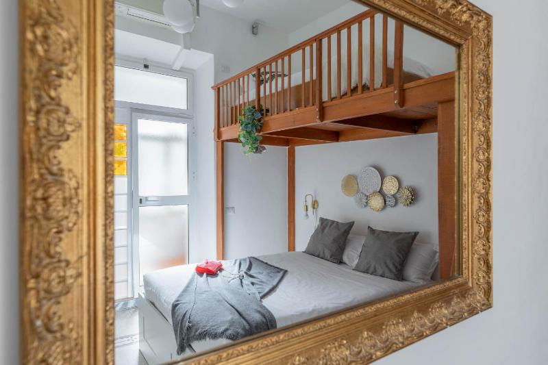 One-Bedroom Apartment image 4
