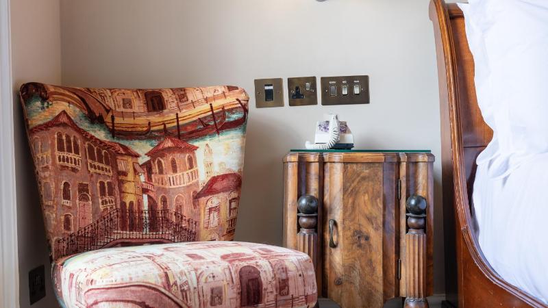 Charming Room image 1