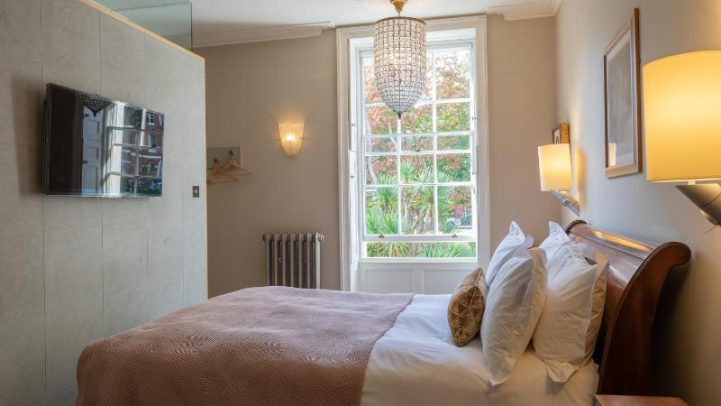 Charming Room image 3