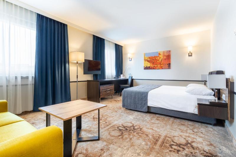 Qubus Hotel Kielce - image 22