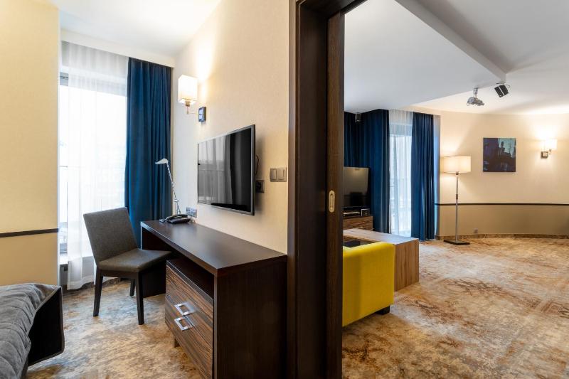 One-Bedroom Apartment image 4