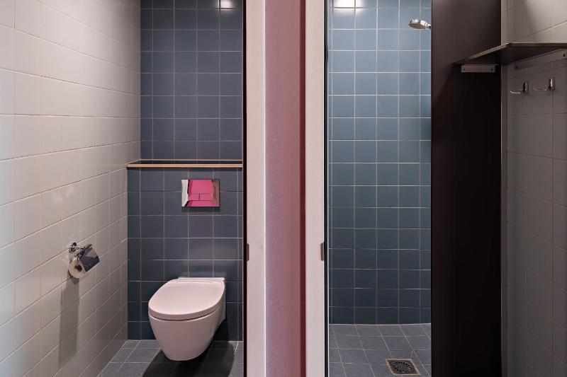 Bed in 6-8 Bed Mixed Room with Shower image 3