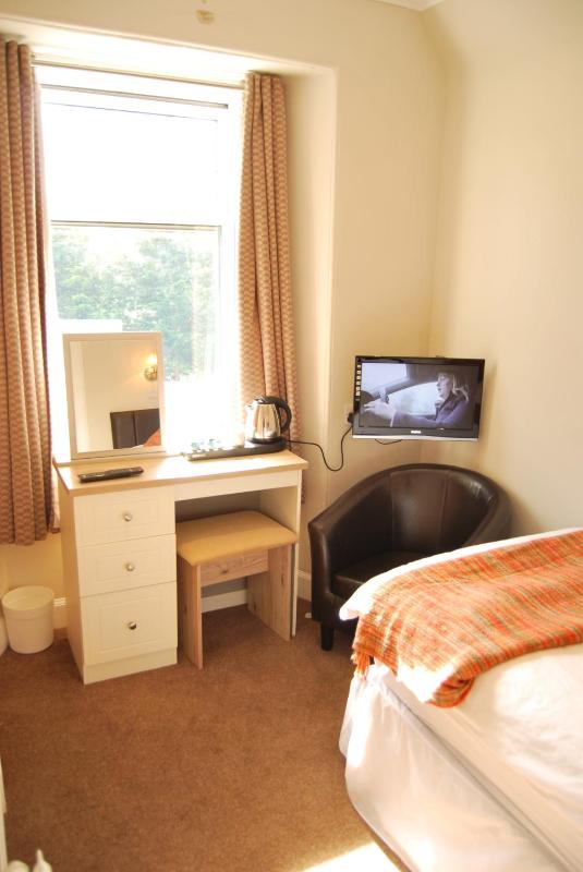 Single Room with Shared Bathroom image 4