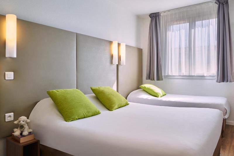 Triple Room with Double Bed image 3