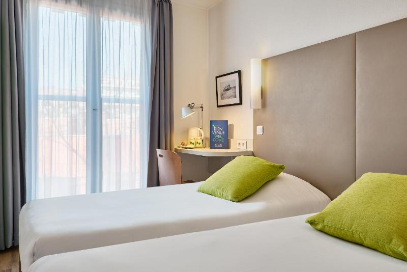 Twin Room image 3
