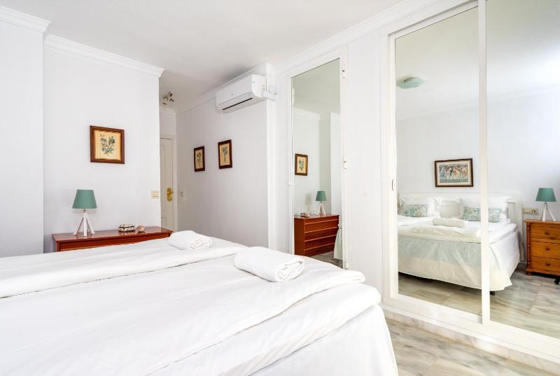Miraflores sea view apt by Costarentals - Ref 127 - image 9