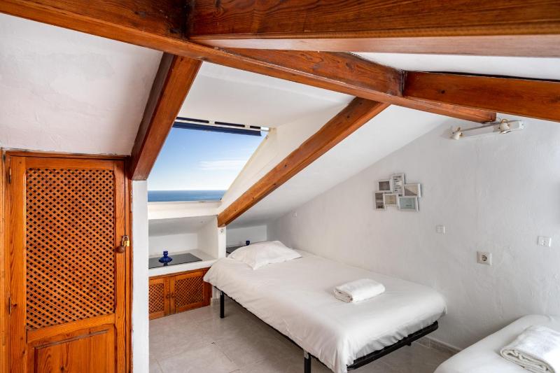 Miraflores sea view apt by Costarentals - Ref 127 - image 4