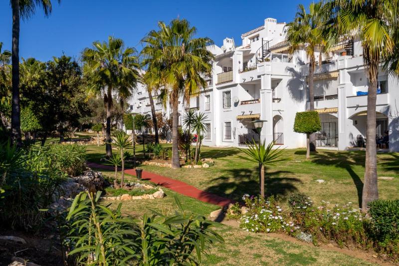 Miraflores sea view apt by Costarentals - Ref 127 - image 16
