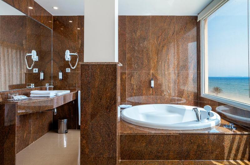 Junior Suite (2 Adults) image 3