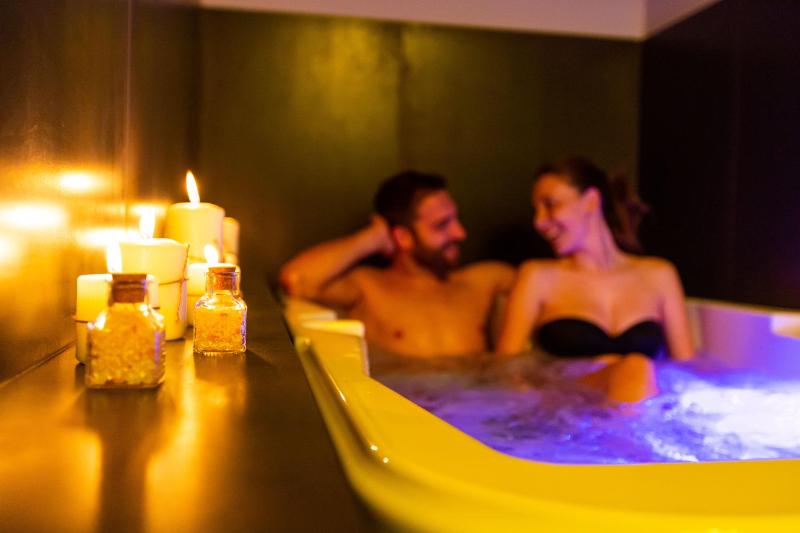 Spa Suite image 2