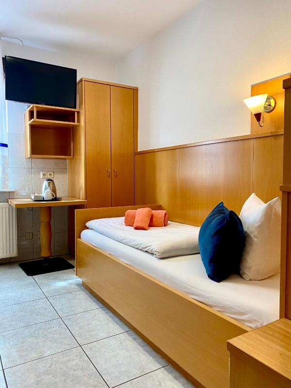 Single Room image 3