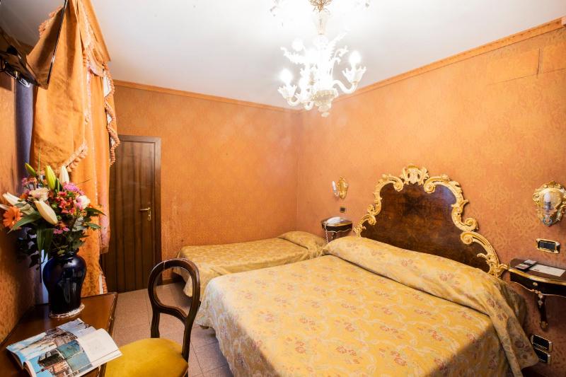 Classic Triple Room image 4