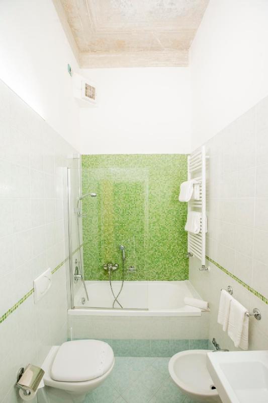 Deluxe Double or Twin Room image 3