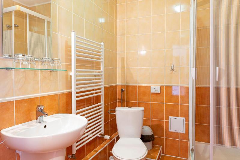 Quadruple Room image 2