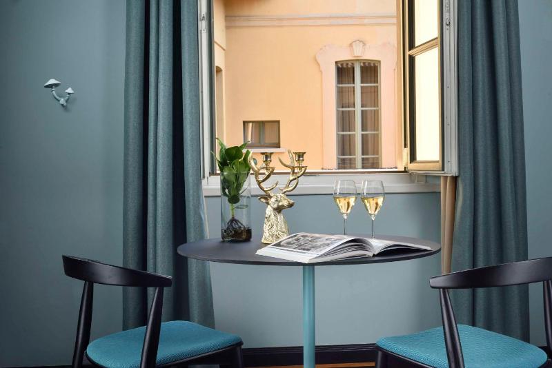 Executive Queen Room image 2