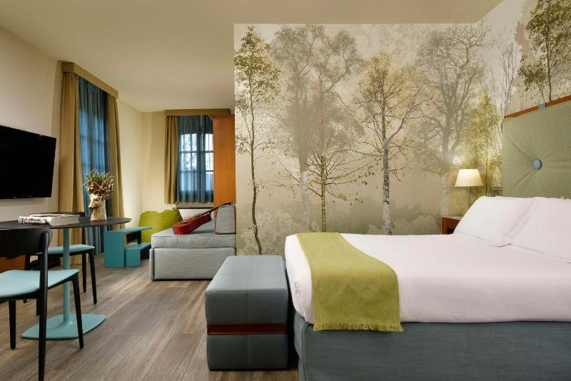 Executive Queen Room image 3
