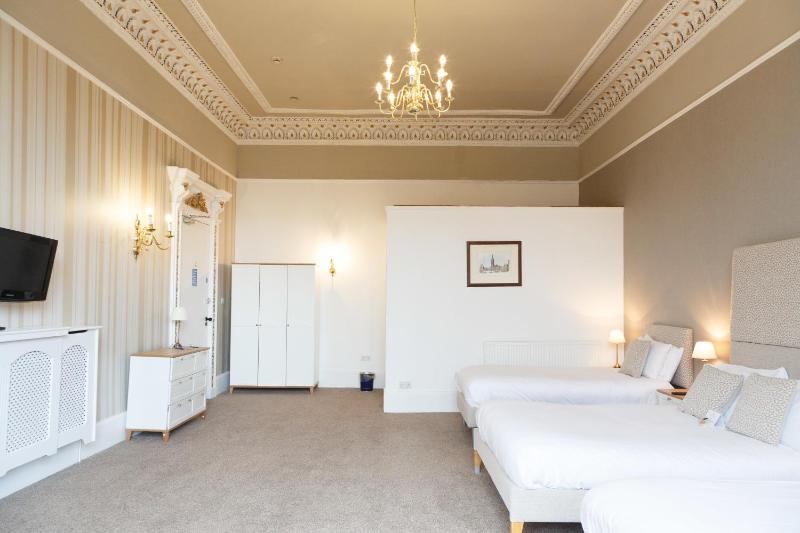 Family Room (2 Adults + 2 Children) image 4