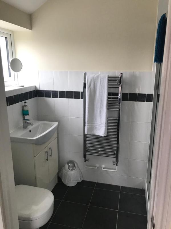 Standard Twin Room image 4