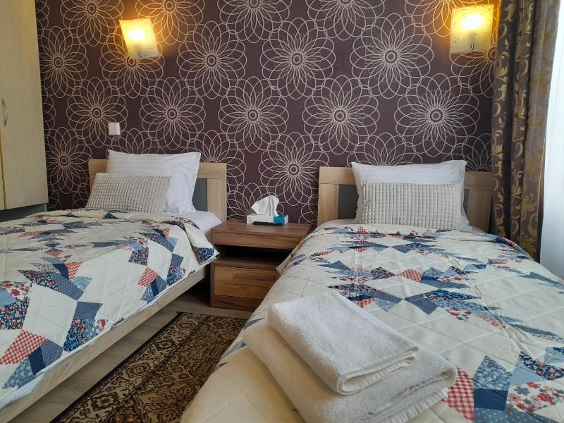 Twin Room with Private Bathroom image 4