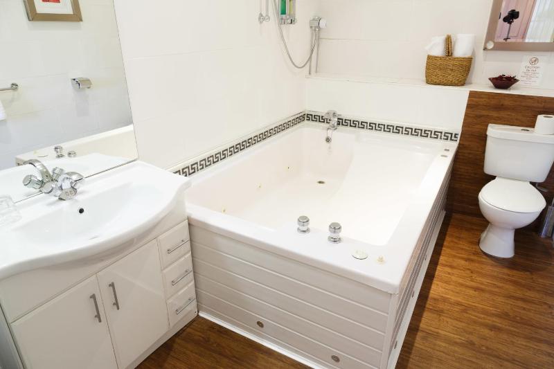 Premium Double Room image 4