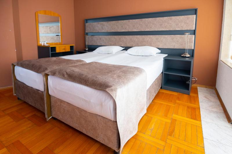 One-Bedroom Suite with Balcony image 3