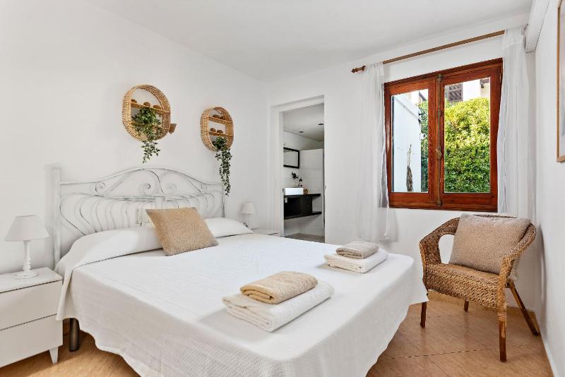 Nuriana 4 bedroom villa Calan Blanes - image 25