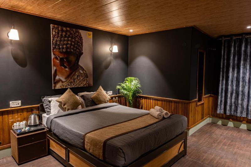 Blissful Stay 2-min drive from MG Market - image 7