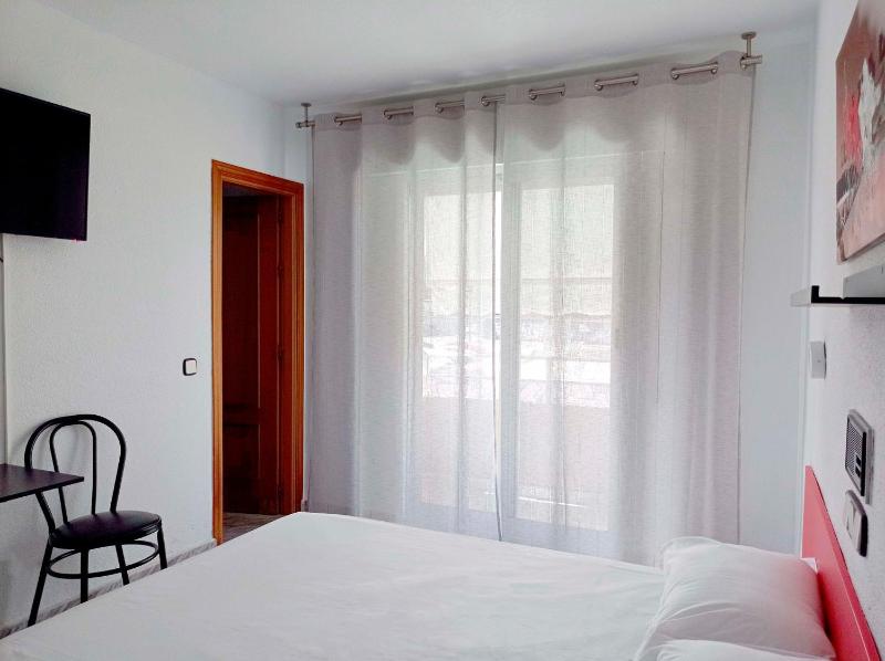 Double Room with Extra Bed image 4