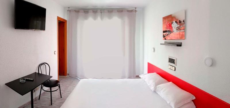 Double Room with Balcony image 3
