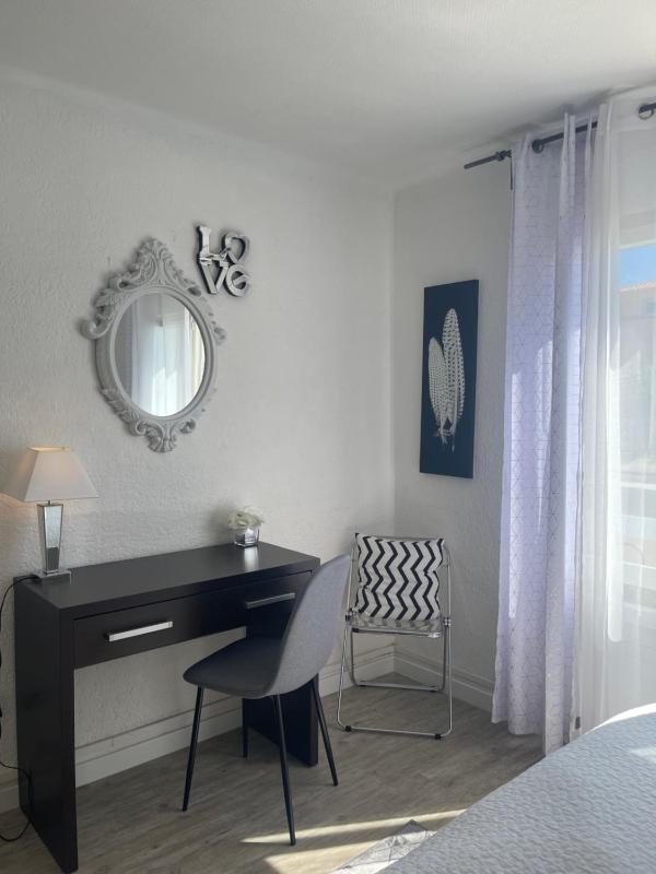 Double Room with Sea View image 3