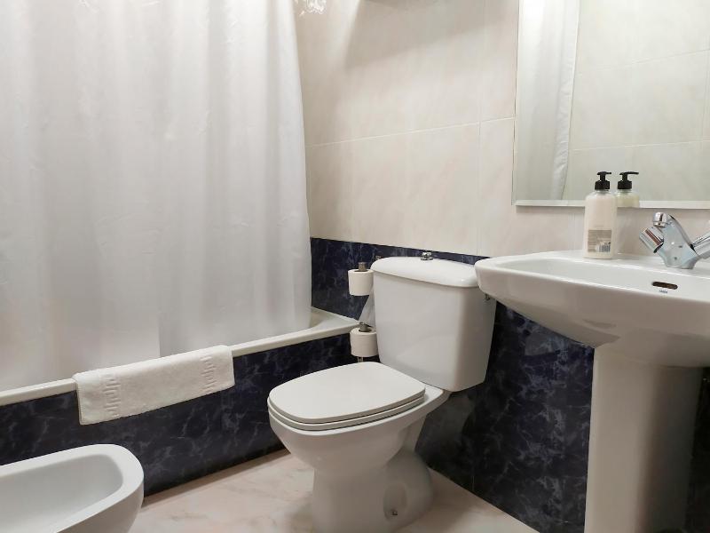 Double Room image 3