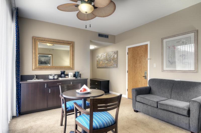 King Deluxe Room image 2