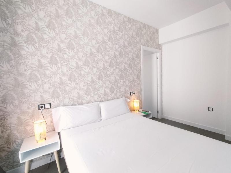 Double Room with Balcony image 3