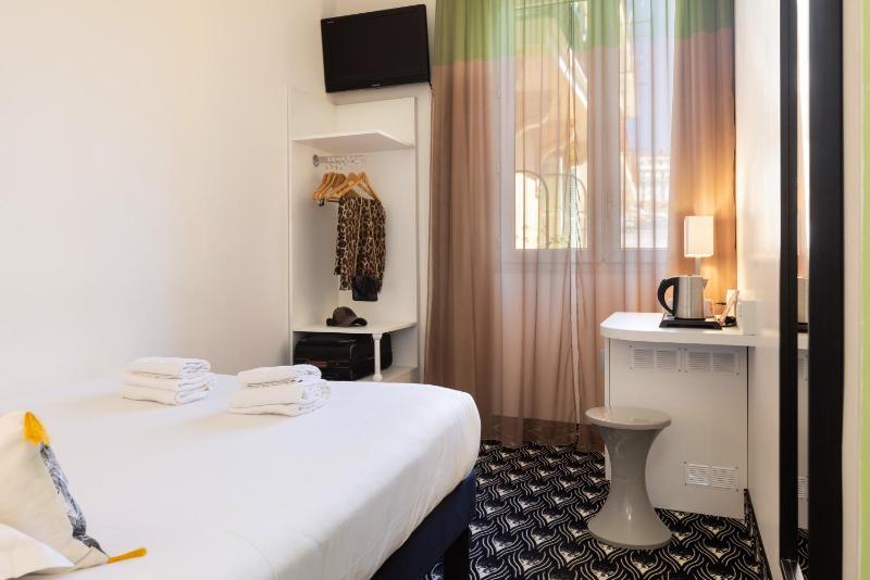 Standard Double Room  image 4