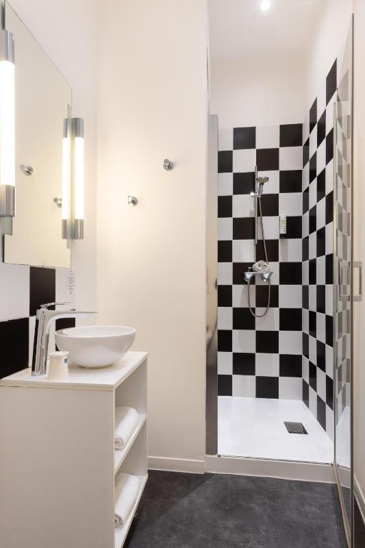 Deluxe Double Room with Balcony image 4