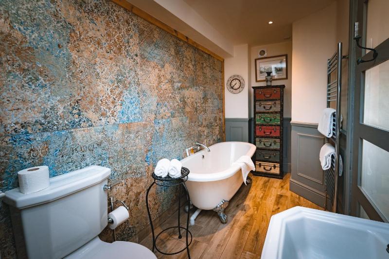 Superior Suite image 3