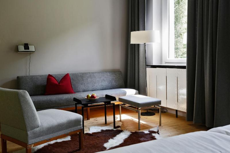 Large Double Room image 3