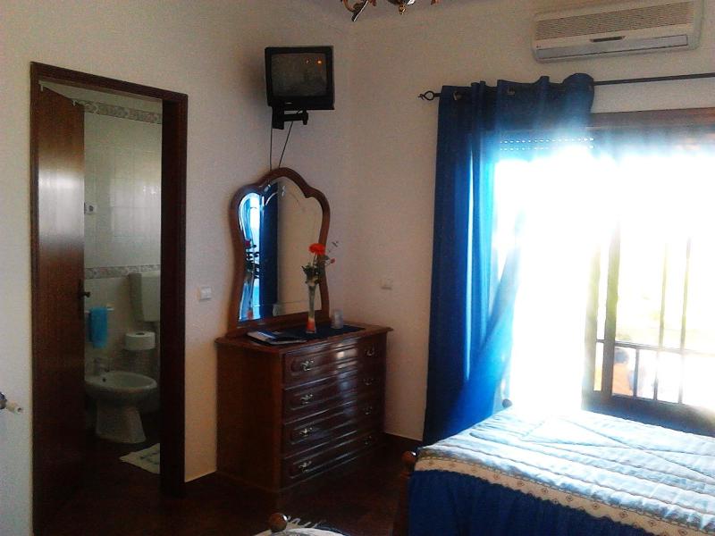 Double Room with Extra Bed image 4