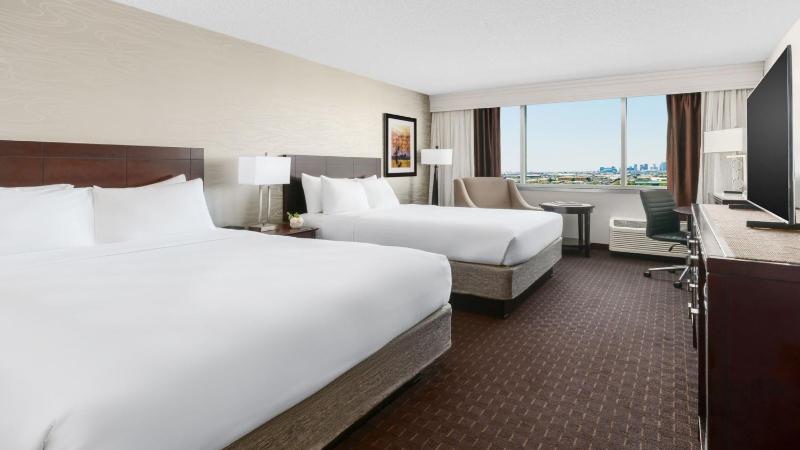Premium Queen Room with Two Queen Beds image 3