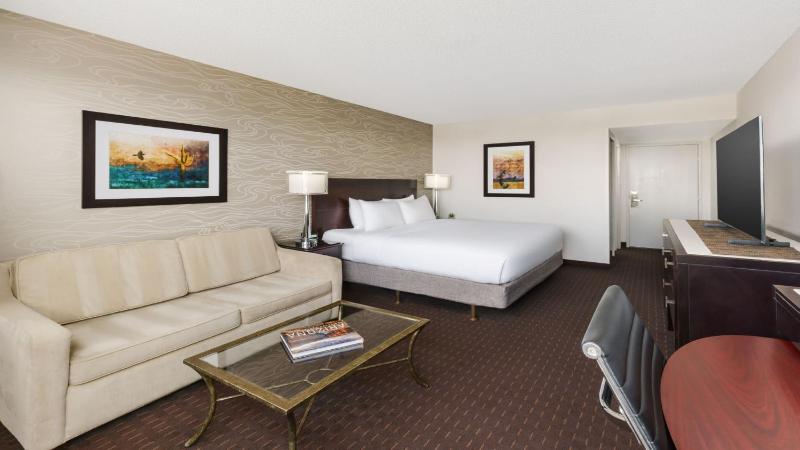 Crowne Plaza Phoenix Airport - PHX By IHG - image 26