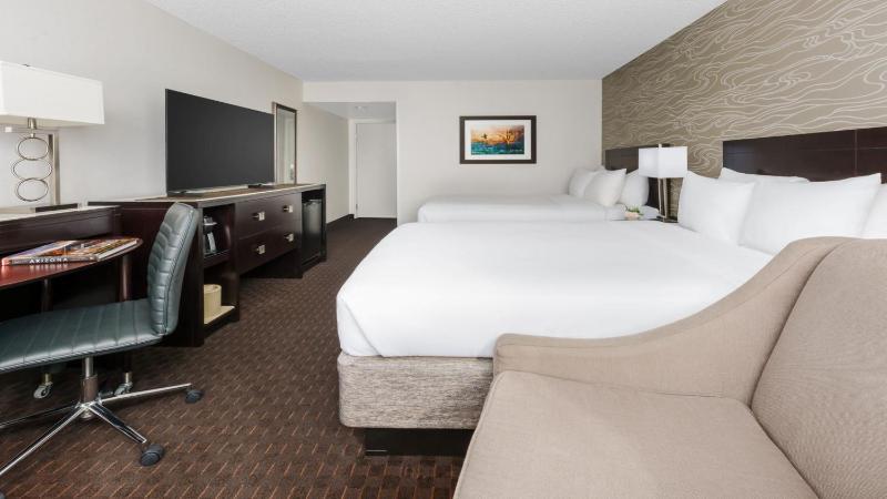Premium Queen Room with Two Queen Beds image 2