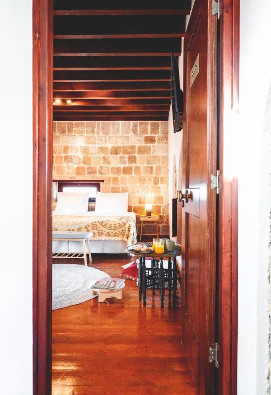 Mandorla Apartments - image 5