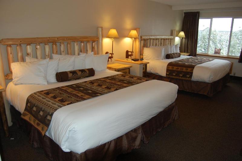 King Room with Two King Beds image 3