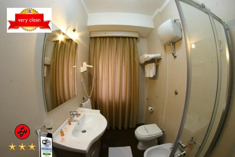 Double or Twin Room image 2